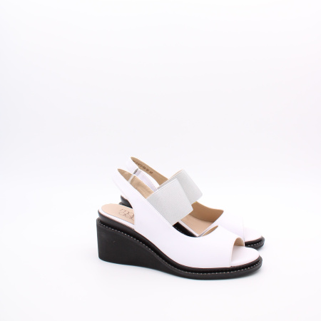 Босоножки с резинкой