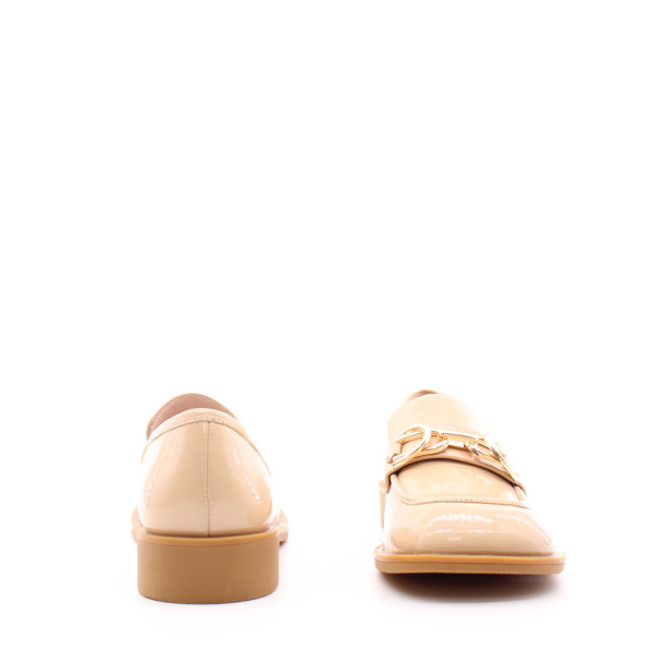 Лаковые светлые лоферы RESPECT