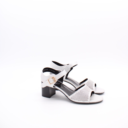 Босоножки на высоком каблуке