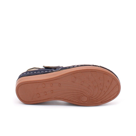 Босоножки с контрастной строчкой AVENIR