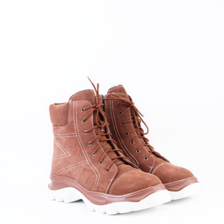 Ботинки на массивной подошве