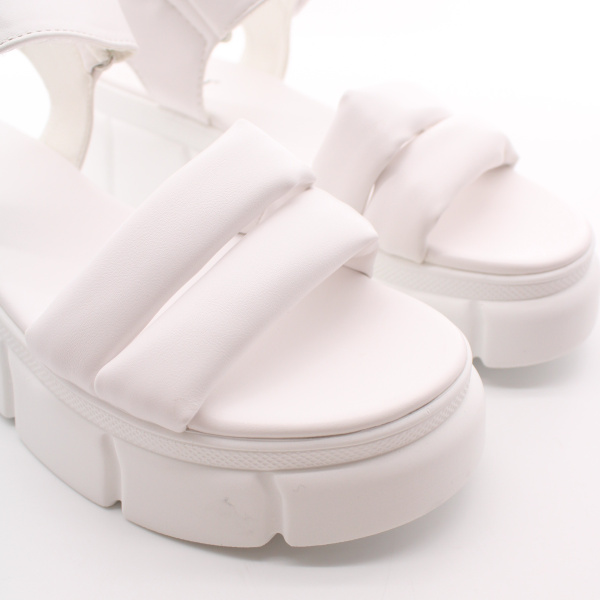 Босоножки белые BETSY