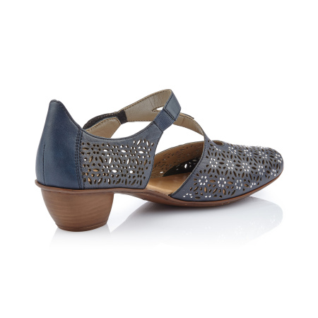 Повседневные босоножки на каблуке