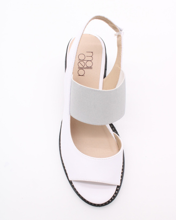 Босоножки с резинкой