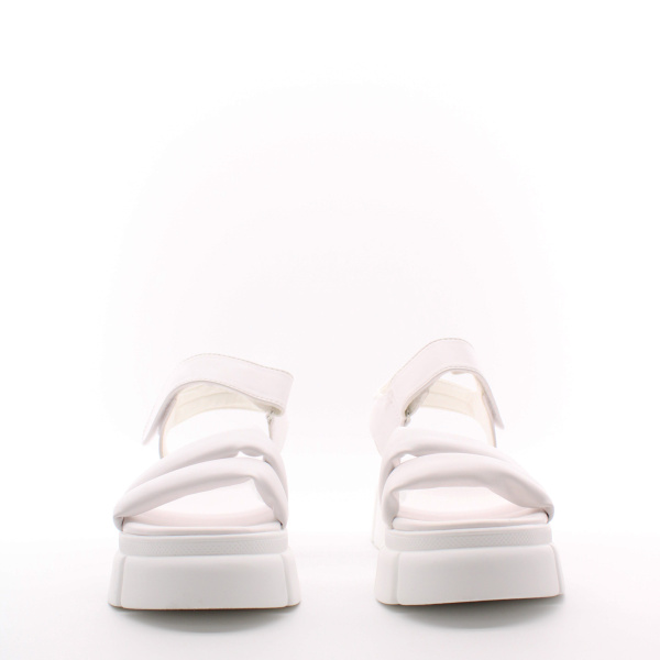 Босоножки белые BETSY