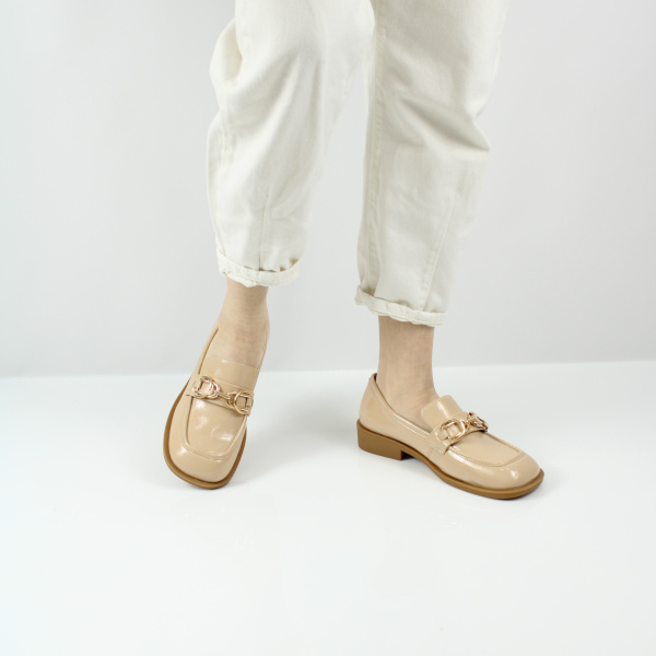 Лаковые светлые лоферы RESPECT