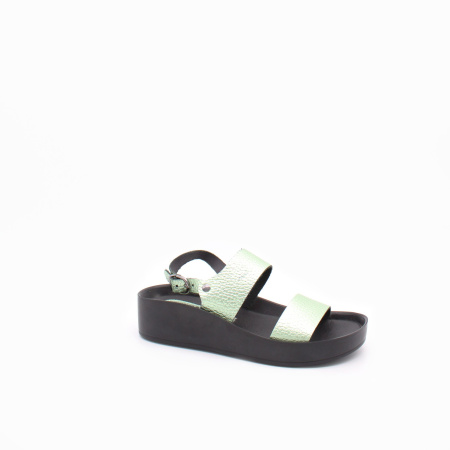 Босоножки на плоской подошве