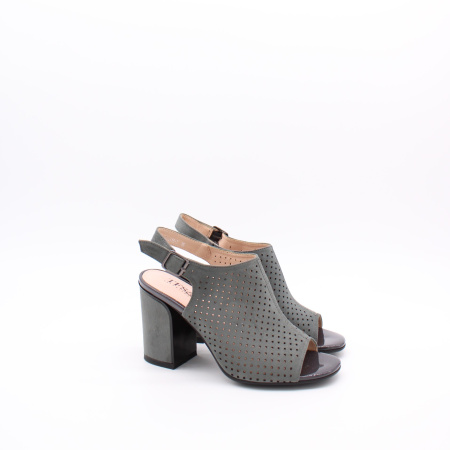 Босоножки на высоком каблуке