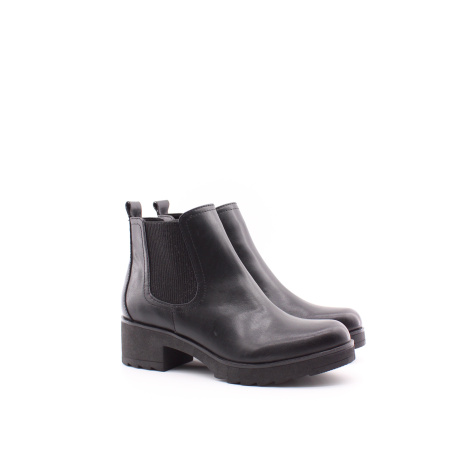 Ботинки на массивной подошве