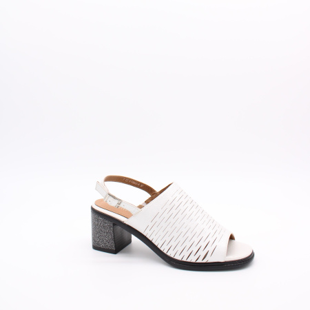 Босоножки с закрытой союзкой TOFA