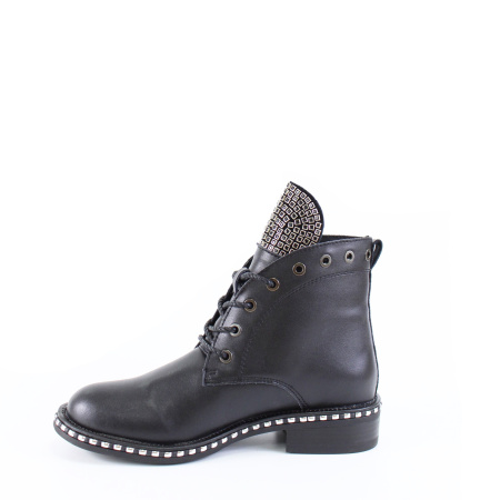 Ботинки с декором