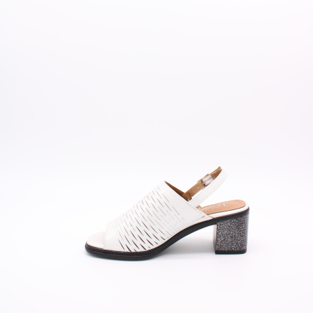 Босоножки с закрытой союзкой TOFA