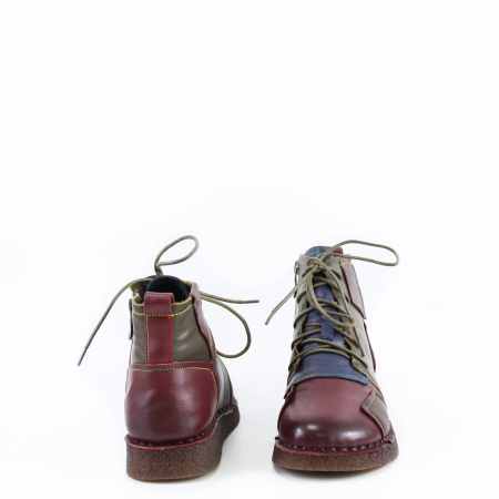 Разноцветные ботинки на шнуровке