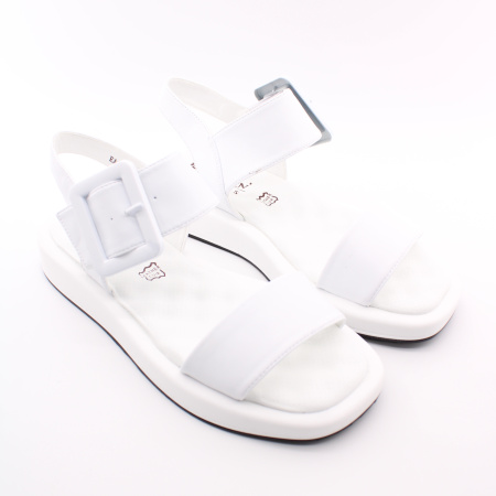Босоножки белые BADEN